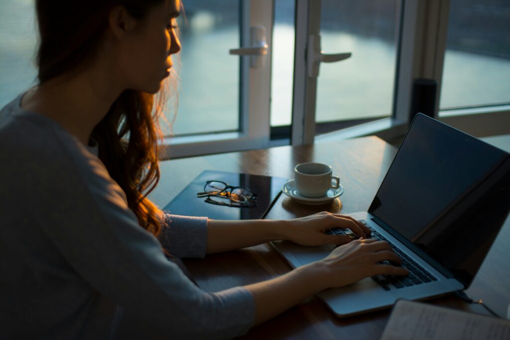 Cómo escribir tu primer artículo de blog paso a paso para principiantes